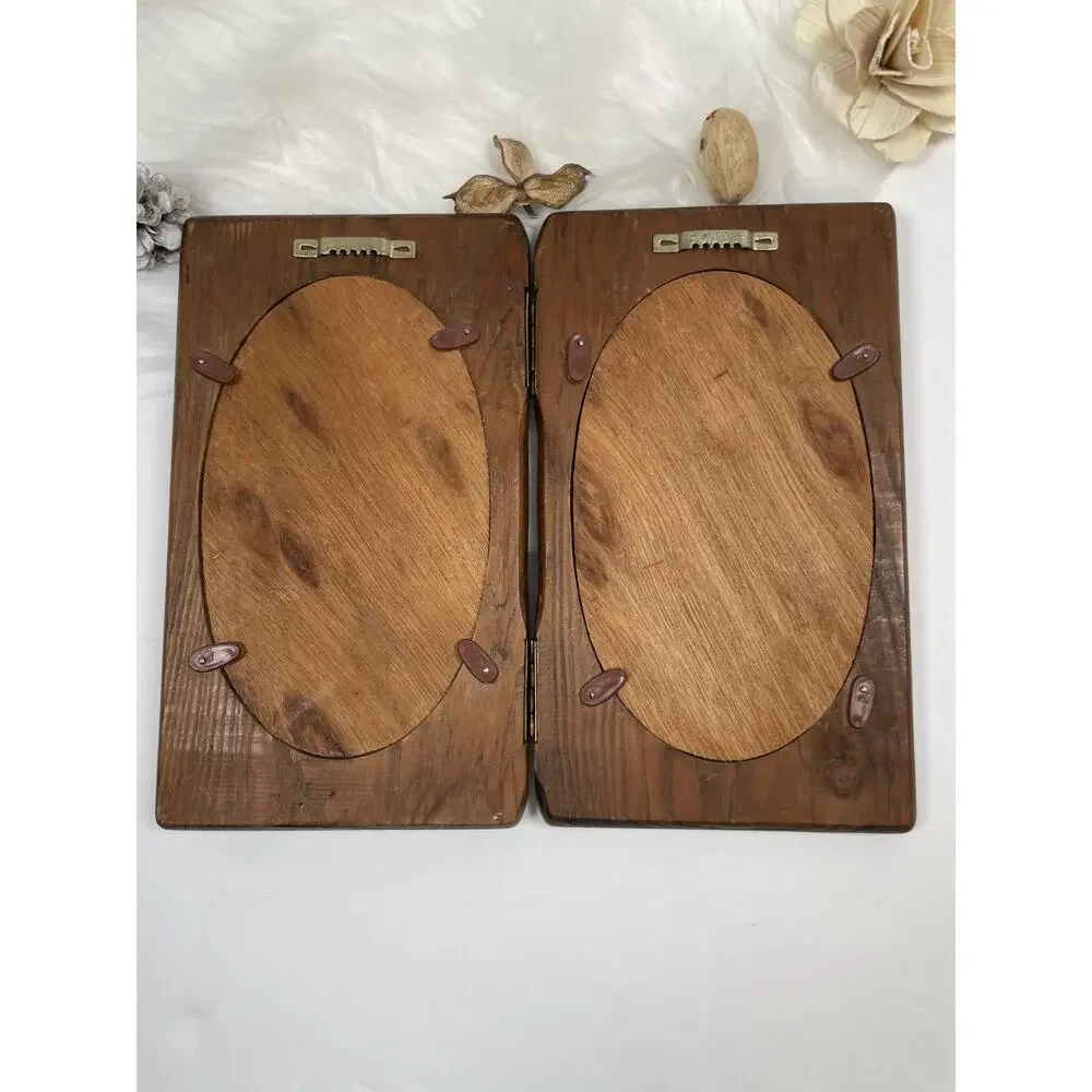 Vintage carved wood bi-fold picture frame with double oval 5x7 cut-outs